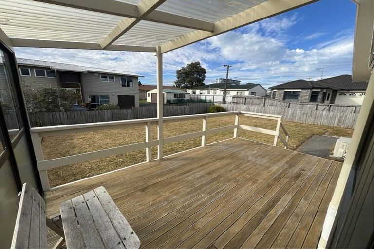 Photo of property in 2/37 Riverside Road, Orewa, 0931