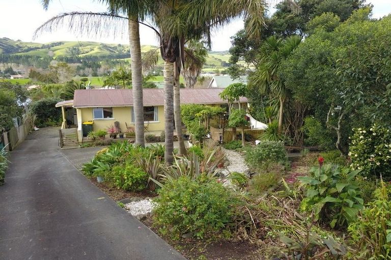 Photo of property in 10 Rautawhiri Road, Helensville, 0800
