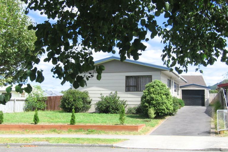 Photo of property in 33 Delaware Grove, Totara Park, Upper Hutt, 5018