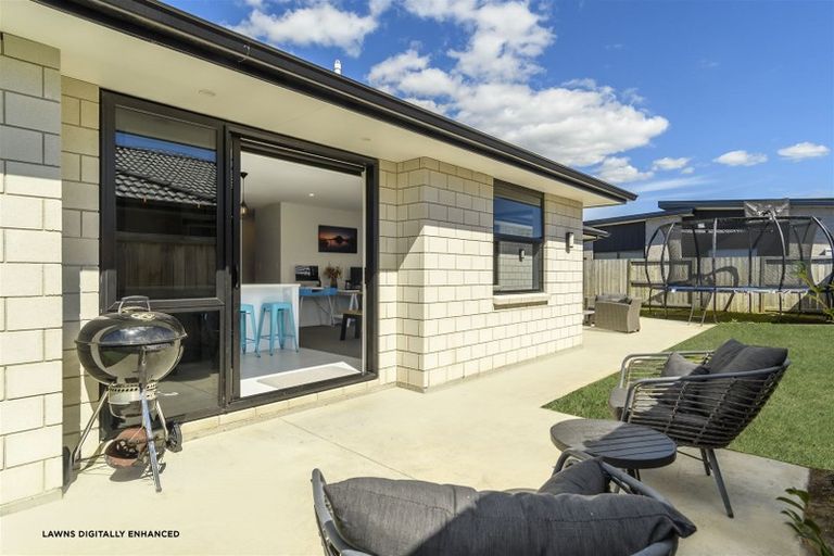 Photo of property in 28 Te Kio Crescent, Papamoa Beach, Papamoa, 3118