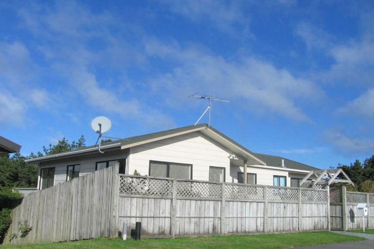 Photo of property in 48 Guadeloupe Crescent, Grenada Village, Wellington, 6037