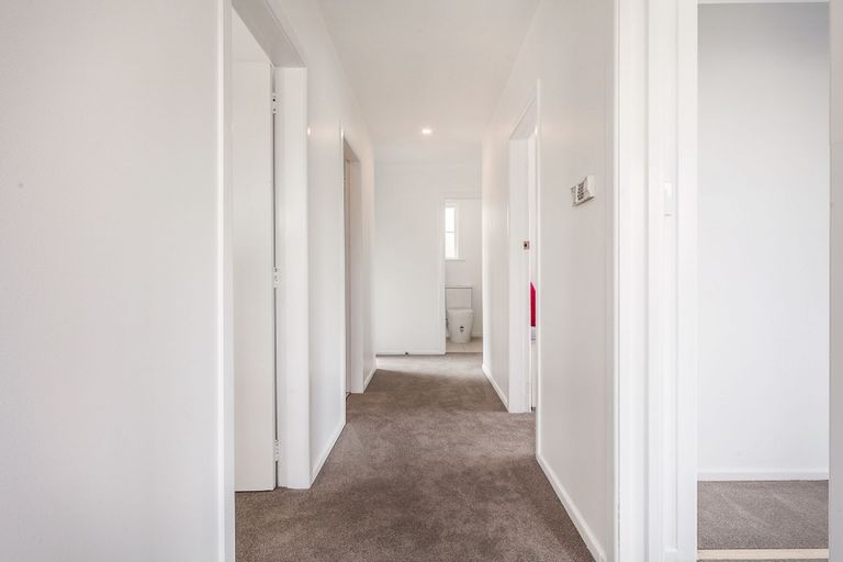 Photo of property in 22 Sylvan Crescent, Te Atatu South, Auckland, 0610