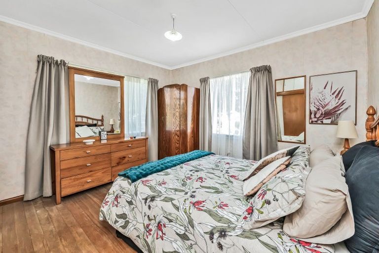 Photo of property in 12 Gift Street, Coalgate, 7673