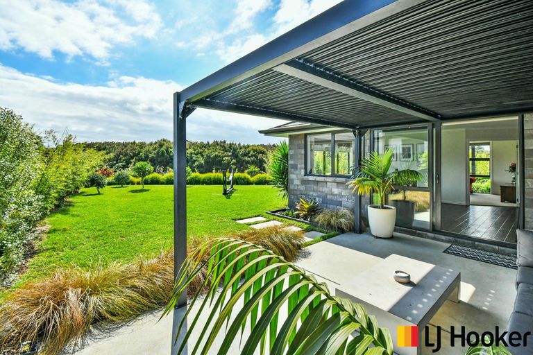 Photo of property in 14 Dame Nganeko Drive, Glenbrook, Waiuku, 2681