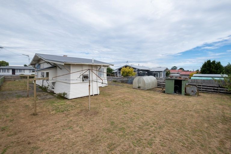 Photo of property in 9 Preston Street, Eltham, 4322