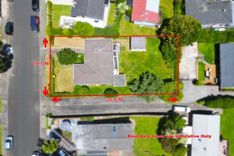 Photo of property in 13 Hellyers Street, Birkdale, Auckland, 0626