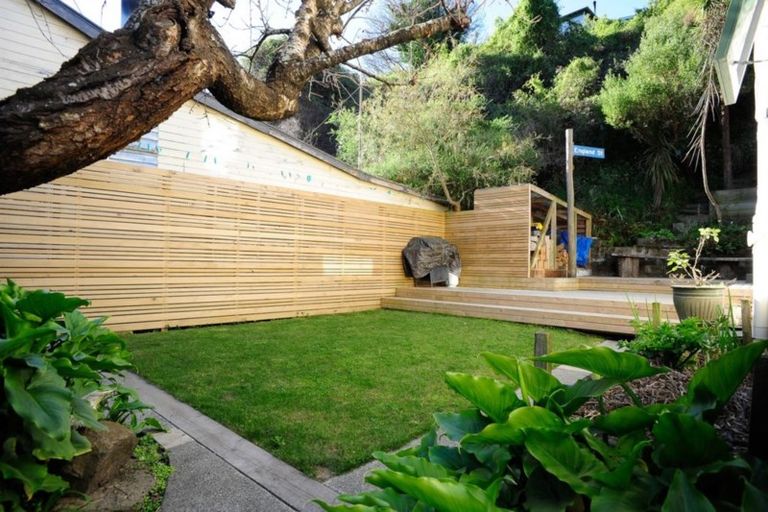 Photo of property in 20 Hawkhurst Road, Lyttelton, 8082