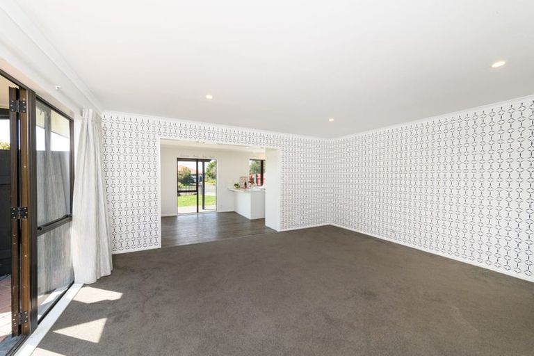 Photo of property in 20 Colonial Place, Kelvin Grove, Palmerston North, 4414