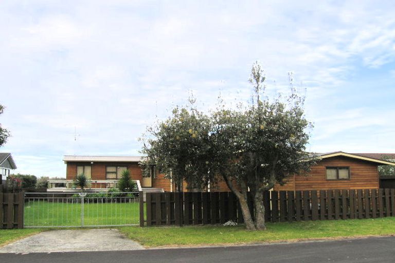 Photo of property in 5 Day Dawn Crescent, Omaha, 0986