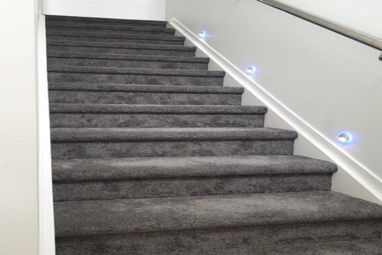 Photo of property in 18a Riverpark Crescent, Henderson, Auckland, 0610