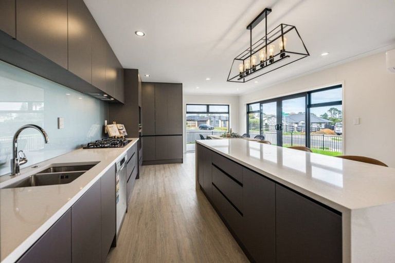 Photo of property in 18 Okohaka Avenue, Glenbrook, 2681