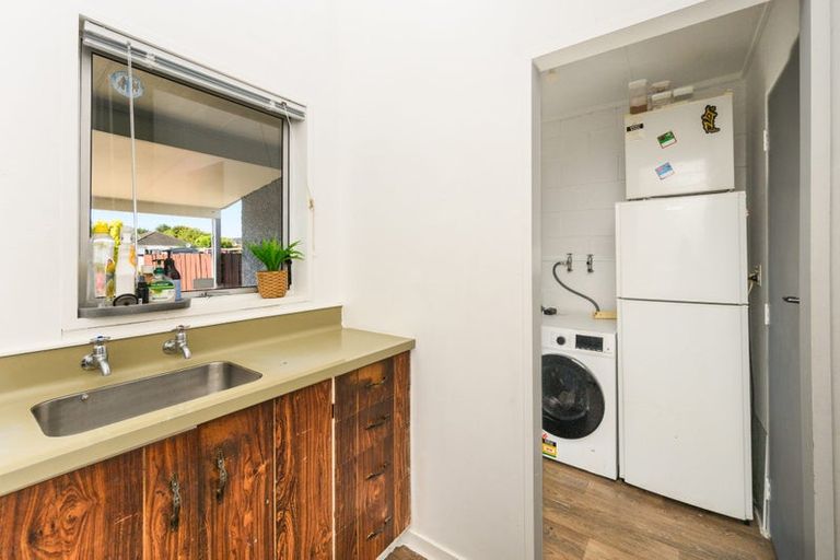 Photo of property in 6 Westmere Place, Takaro, Palmerston North, 4412