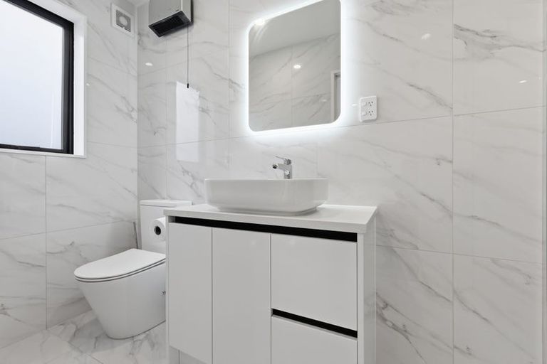 Photo of property in 2/2 Chapman Road, Te Atatu Peninsula, Auckland, 0610