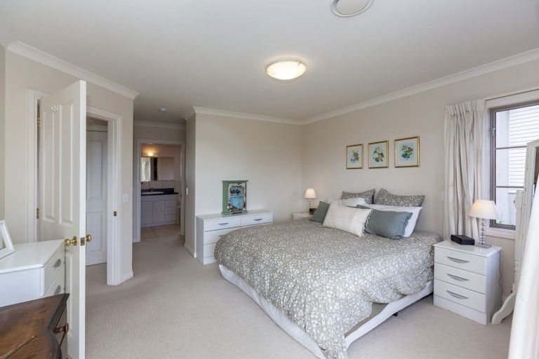 Photo of property in 136 Renown Road, Raumati South, Paraparaumu, 5032