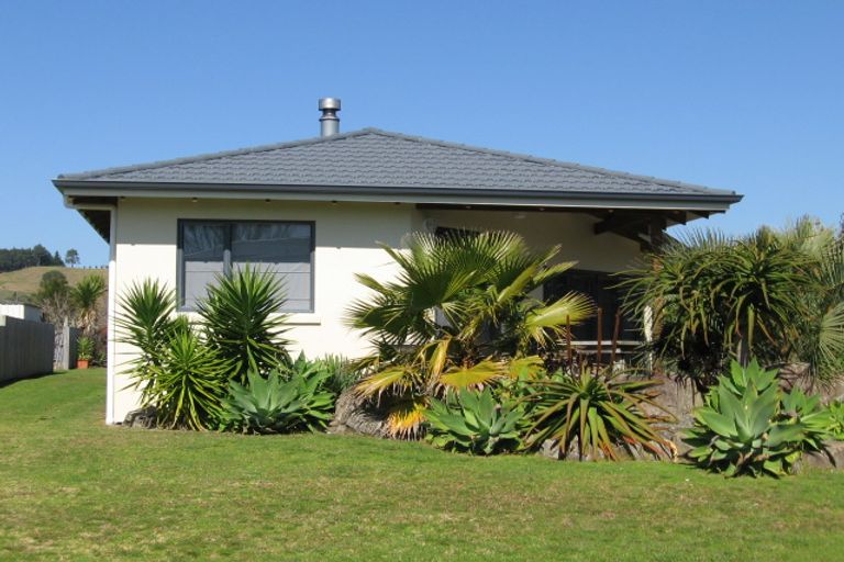 Photo of property in 13 Hicks Place, Cooks Beach, Whitianga, 3591