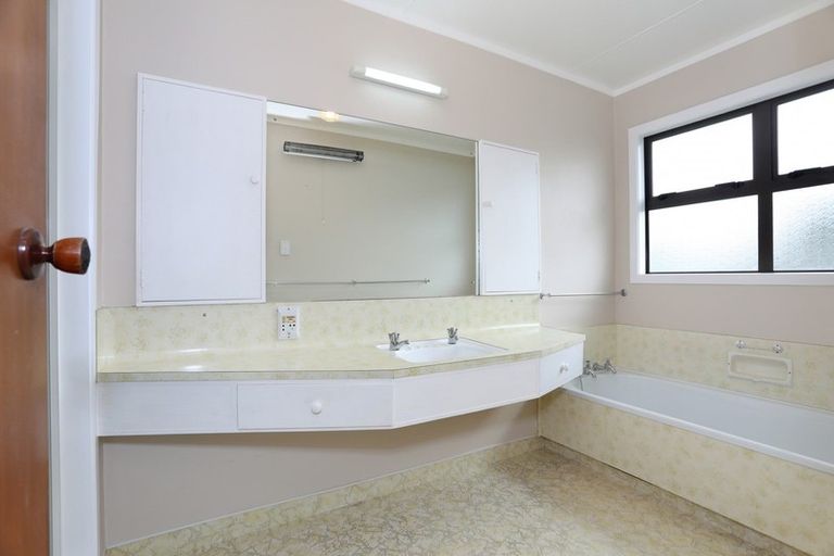 Photo of property in 305 Makirikiri Road, Crofton, Marton, 4787