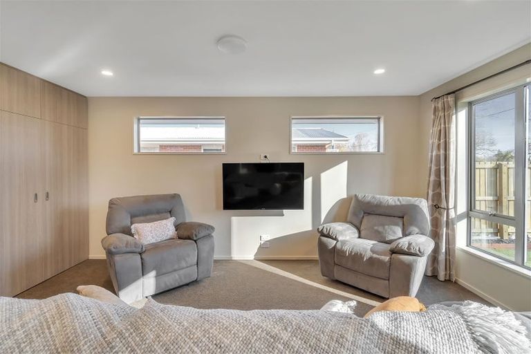 Photo of property in 104 Wainoni Road, Avondale, Christchurch, 8061