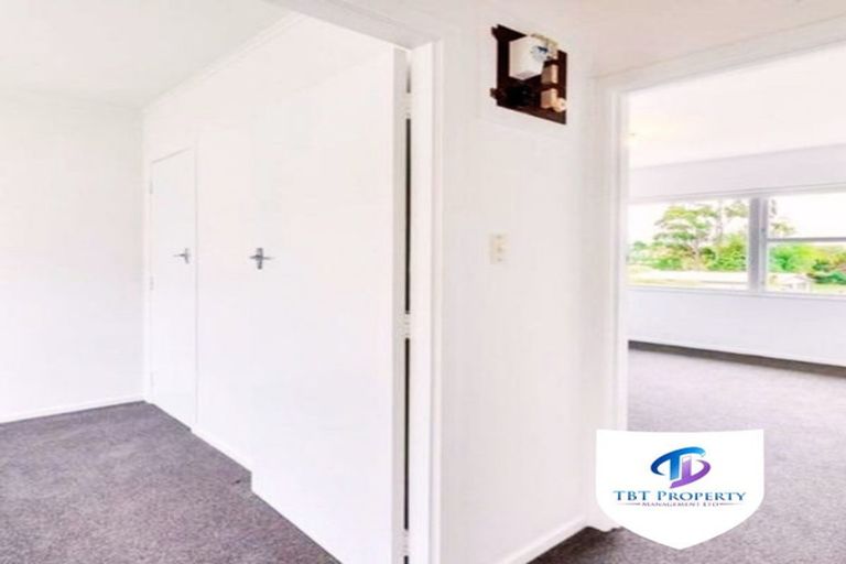 Photo of property in 2/16 Blacklock Avenue, Henderson, Auckland, 0612