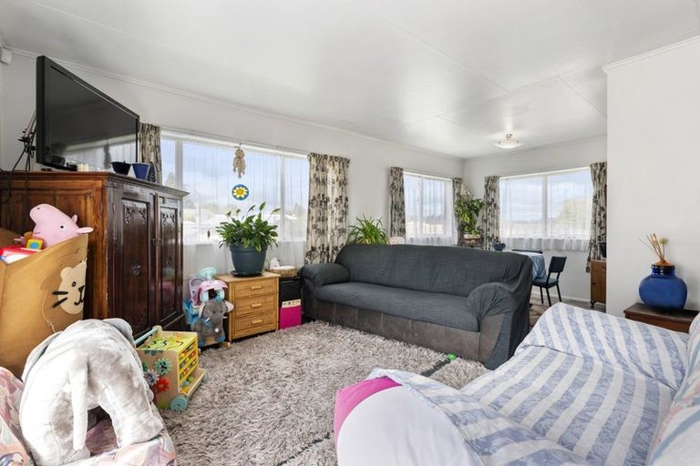 Photo of property in 2 Jet Place, Pukehangi, Rotorua, 3015