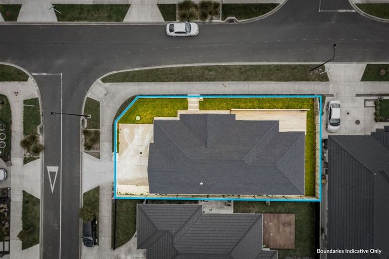 Photo of property in 37 Vinistra Road, Kumeu, 0810