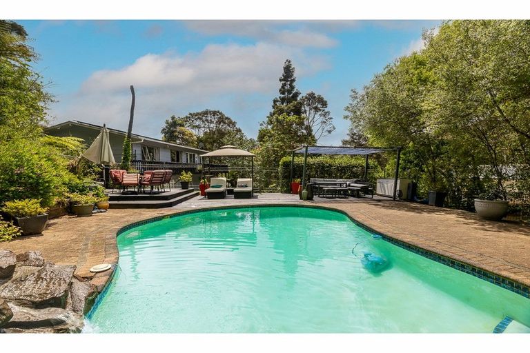 Photo of property in 42 Opanuku Road, Henderson Valley, Auckland, 0612