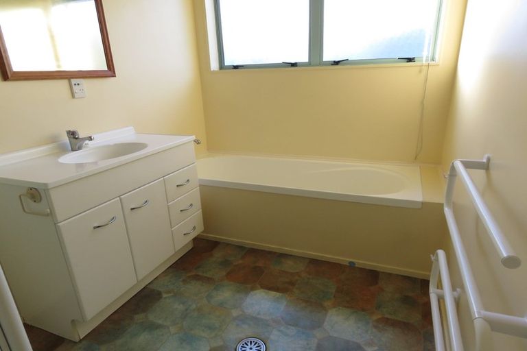 Photo of property in 4a Brandon Road, Glen Eden, Auckland, 0602