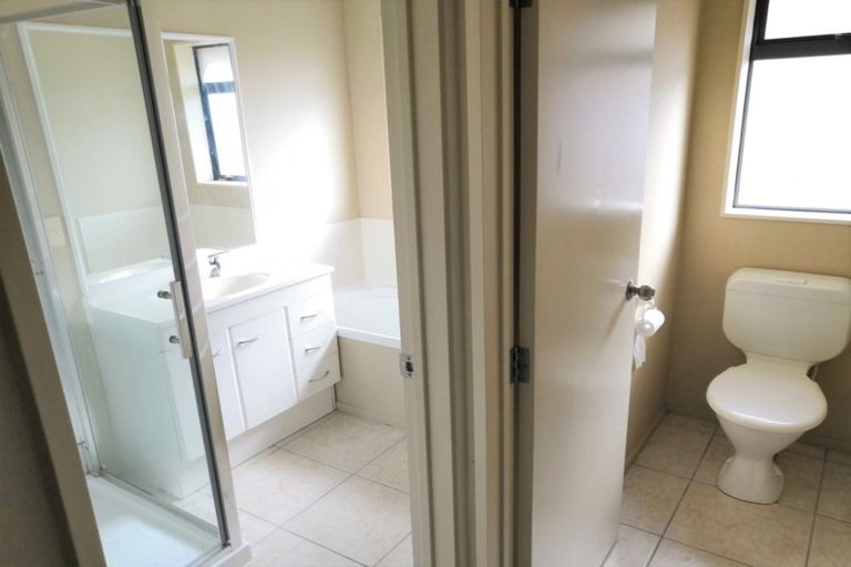 Photo of property in 1 Tir Conaill Avenue, Flat Bush, Auckland, 2019