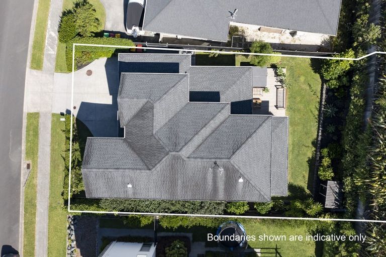 Photo of property in 16 Syd Grant Crescent, Orewa, 0931