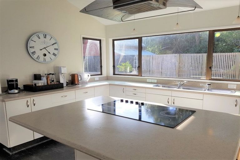 Photo of property in 3 Oak Avenue, Paremata, Porirua, 5024