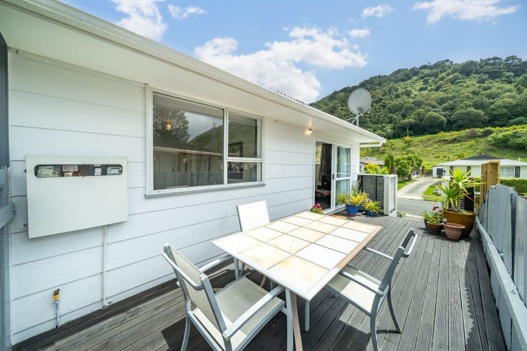 Photo of property in 1/32 Hartford Crescent, Totara Park, Upper Hutt, 5018