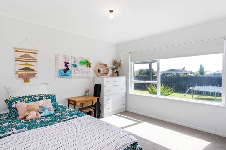 Photo of property in 34 Inwoods Road, Parklands, Christchurch, 8083