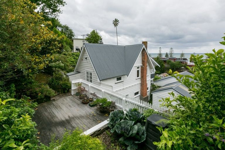 Photo of property in 10 Brewster Street, Bluff Hill, Napier, 4110