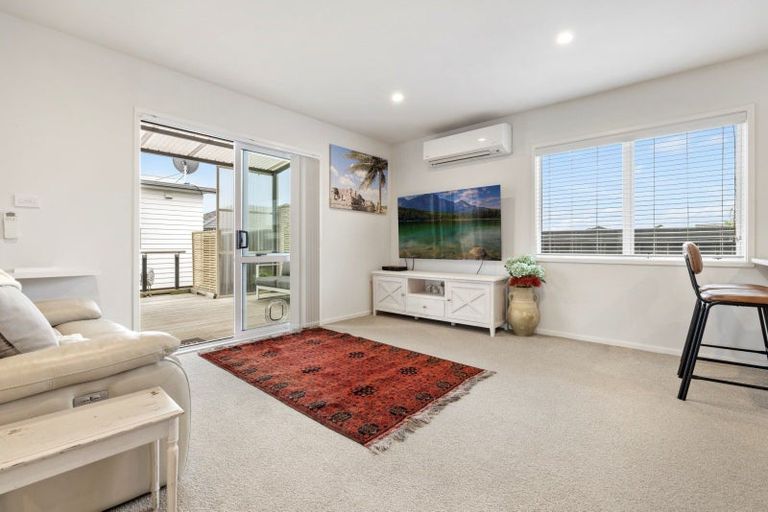 Photo of property in 11 Kamahi Crescent, Papamoa Beach, Papamoa, 3118