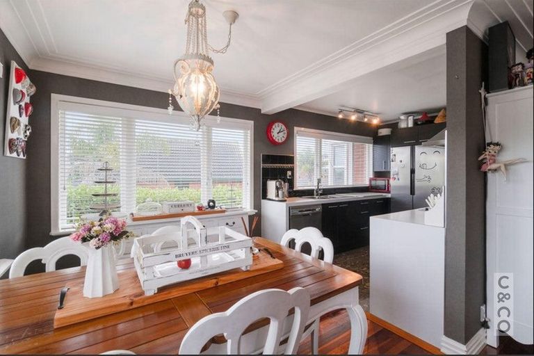 Photo of property in 94 Colwill Road, Massey, Auckland, 0614