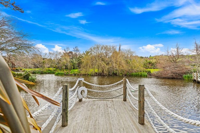 Photo of property in 41 Whangaparaoa Road, Red Beach, 0932