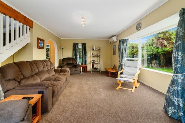 Photo of property in 4a Gemini Place, Kawaha Point, Rotorua, 3010