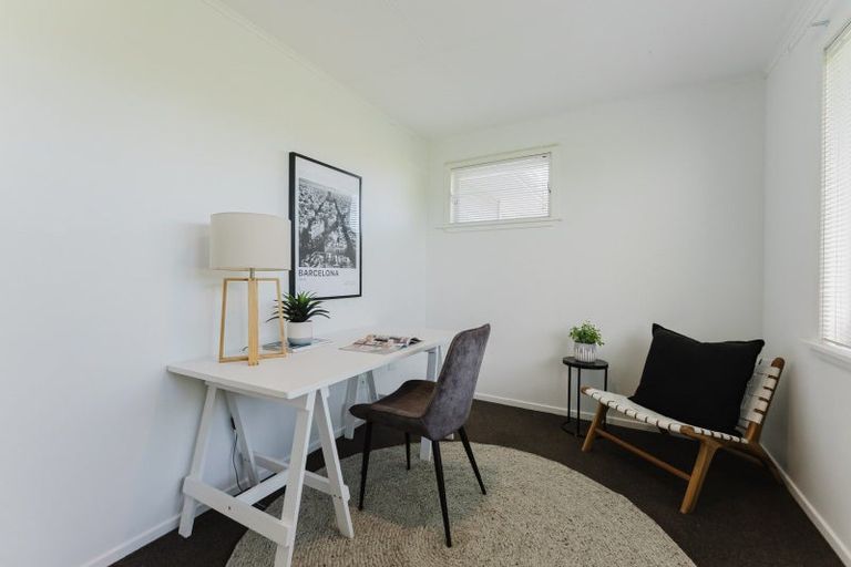 Photo of property in 215 Mangorei Road, Merrilands, New Plymouth, 4312