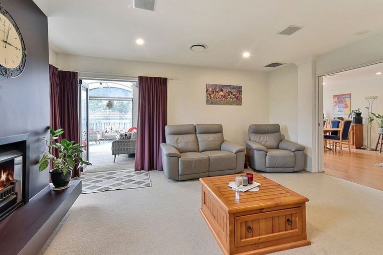 Photo of property in 256 Hill Road, The Gardens, Auckland, 2105