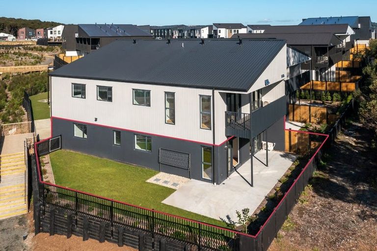 Photo of property in 3/7 Parapara Place, Albany, Auckland, 0632