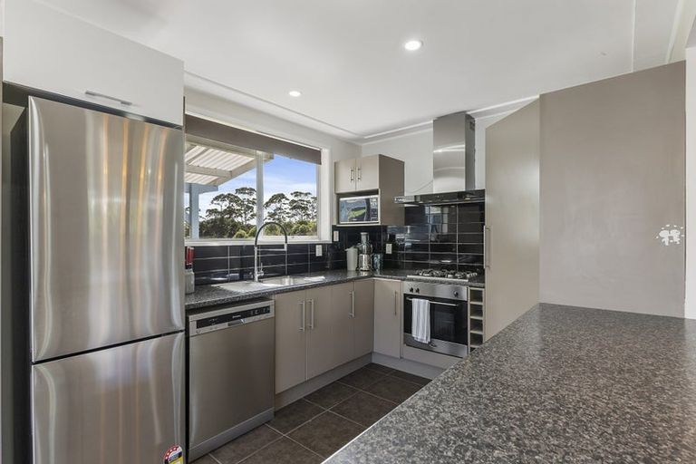 Photo of property in 23 Epping Road, Henderson, Auckland, 0610