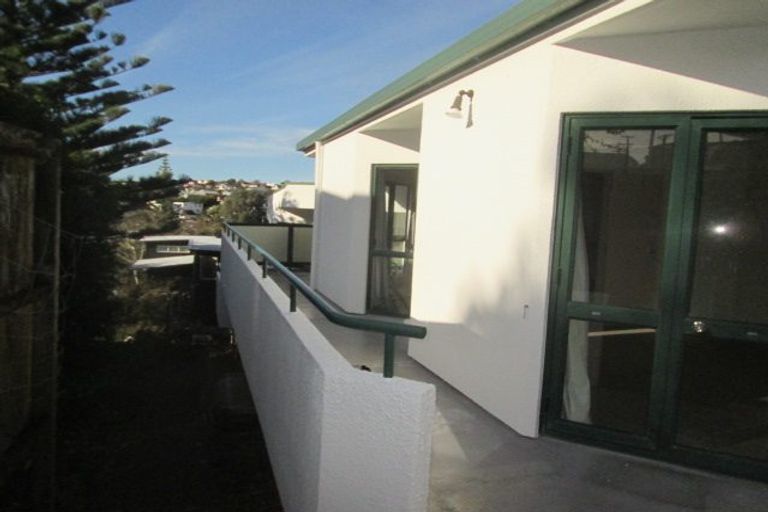 Photo of property in 12a Kiteroa Terrace, Rothesay Bay, Auckland, 0630