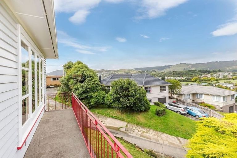 Photo of property in 13 Magdalen Street, Tawa, Wellington, 5028