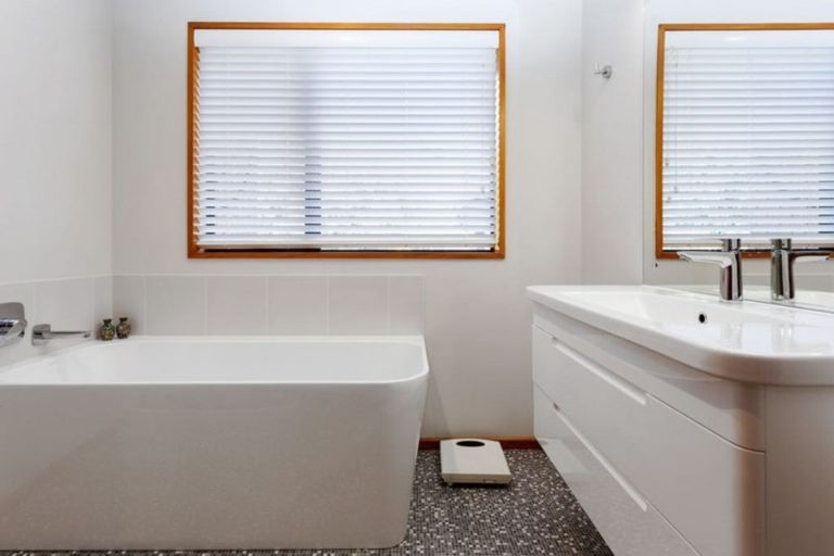 Photo of property in 4 Cedar Place, Amberley, 7410