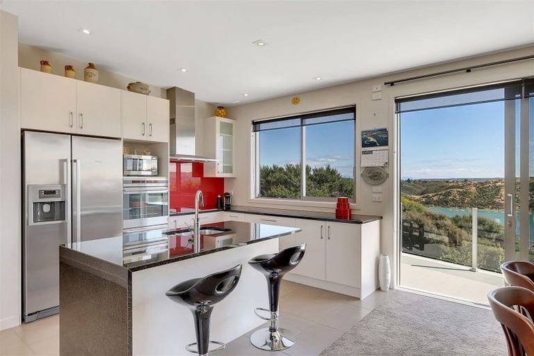 Photo of property in 21 Seascape View, Paremata, Porirua, 5024