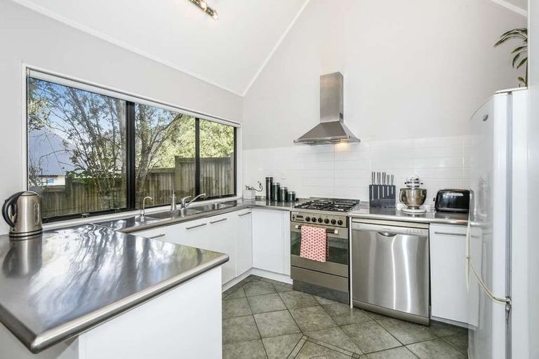 Photo of property in 2/8 Marua Road, Ellerslie, Auckland, 1051