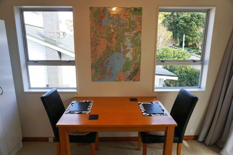 Photo of property in 8 Waikare Street, Karori, Wellington, 6012