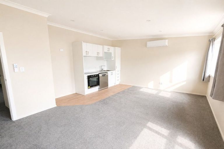 Photo of property in 10/19 Collins Avenue, Tawa, Wellington, 5028