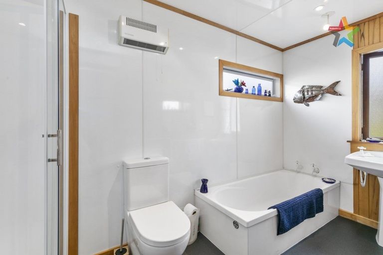 Photo of property in 128 Muritai Road, Eastbourne, Lower Hutt, 5013