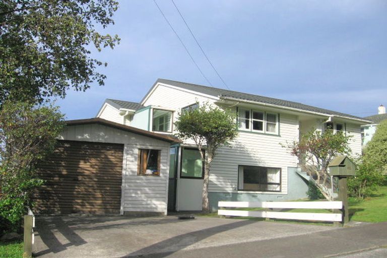 Photo of property in 62 Franklyn Road, Tawa, Wellington, 5028