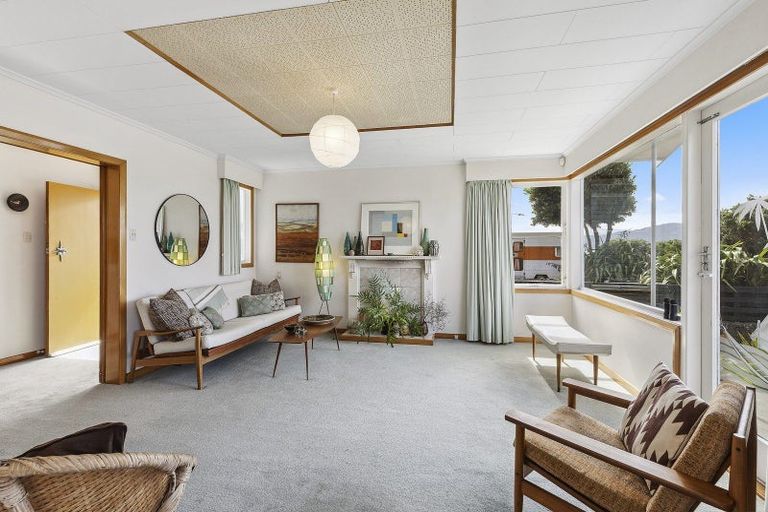 Photo of property in 130 Breaker Bay Road, Breaker Bay, Wellington, 6022